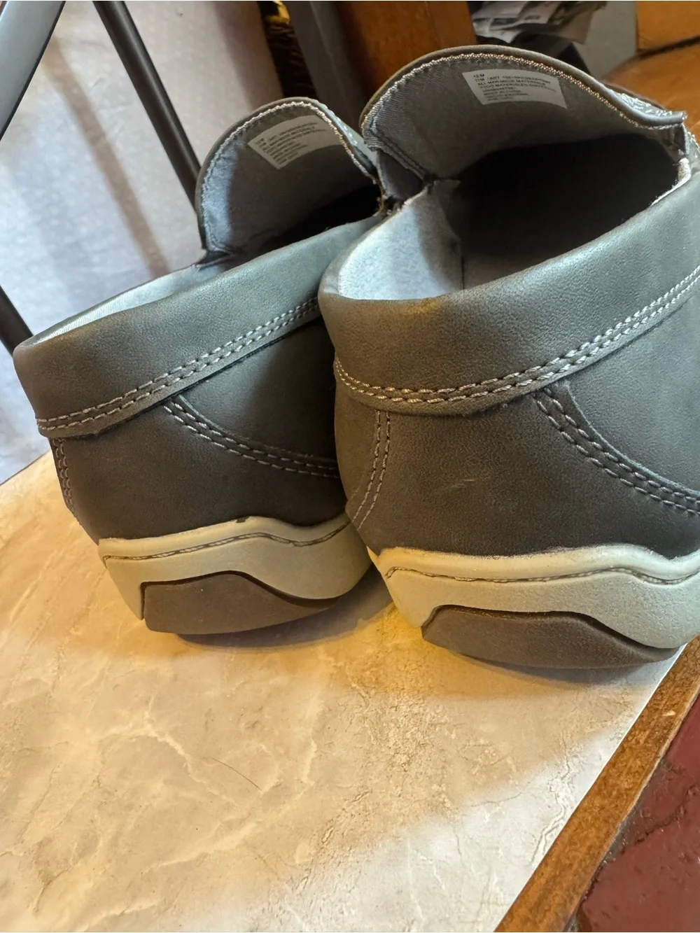 Izod  Mens Gray Slip-On Casual Loafers. Looks Comfy andComfortable Size 12 Med